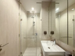 Actual interior photo of a luxury 1-bedroom condo unit type A2 at Noble Form Thonglor on Sukhumvit 55 Bangkok