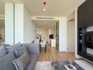 Actual interior photo of a luxury 1-bedroom plus condo unit type B1 at Noble Form Thonglor on Sukhumvit 55 Bangkok