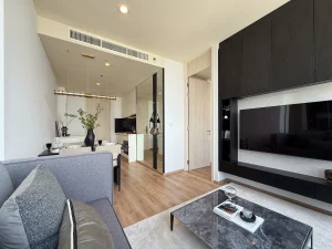 Actual interior photo of a luxury 1-bedroom plus condo unit type B1 at Noble Form Thonglor on Sukhumvit 55 Bangkok