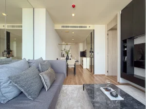 Actual interior photo of a luxury 1-bedroom plus condo unit type B1 at Noble Form Thonglor on Sukhumvit 55 Bangkok