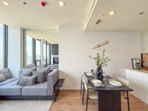 Actual interior photo of a luxury 1-bedroom plus condo unit type B1 at Noble Form Thonglor on Sukhumvit 55 Bangkok
