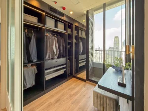Actual interior photo of a luxury 1-bedroom plus condo unit type B1 at Noble Form Thonglor on Sukhumvit 55 Bangkok
