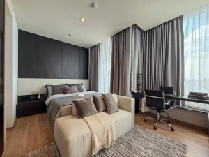 Actual interior photo of a luxury 1-bedroom plus condo unit type B1 at Noble Form Thonglor on Sukhumvit 55 Bangkok