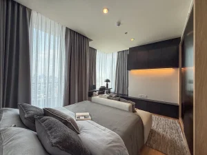 Actual interior photo of a luxury 1-bedroom plus condo unit type B1 at Noble Form Thonglor on Sukhumvit 55 Bangkok