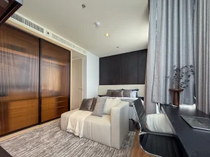 Actual interior photo of a luxury 1-bedroom plus condo unit type B1 at Noble Form Thonglor on Sukhumvit 55 Bangkok