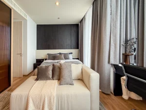 Actual interior photo of a luxury 1-bedroom plus condo unit type B1 at Noble Form Thonglor on Sukhumvit 55 Bangkok
