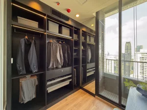 Actual interior photo of a luxury 1-bedroom plus condo unit type B1 at Noble Form Thonglor on Sukhumvit 55 Bangkok
