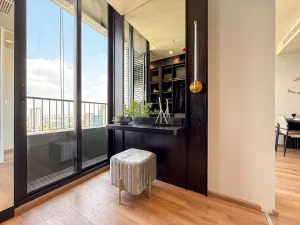 Actual interior photo of a luxury 1-bedroom plus condo unit type B1 at Noble Form Thonglor on Sukhumvit 55 Bangkok