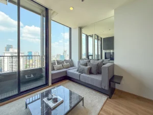 Actual interior photo of a luxury 1-bedroom plus condo unit type B1 at Noble Form Thonglor on Sukhumvit 55 Bangkok